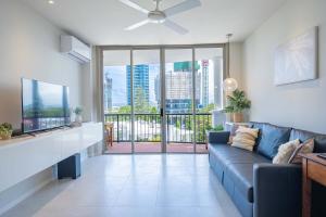 1BR Tropical Escape with Heated Pools Sauna BBQ