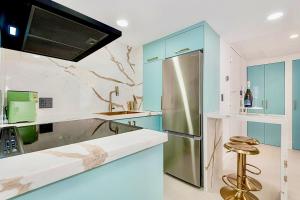 2-Min to Beach, Upscale Enclave