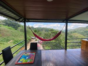 Cabaña en Norcasia con Jacuzzi, piscina agua de manantial y opción de atracciones extremas Paraíso Xtreme