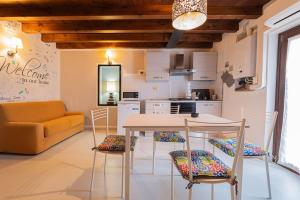 Juliet’s Paradise BalconGraffiti in Love