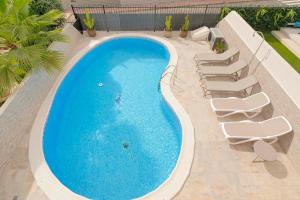 Townhouse with private pool!