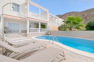 Townhouse with private pool!