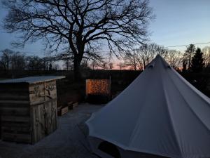 Tentes de luxe Lodge romantique le grand chene avec Jacuzzi privatif : photos des chambres