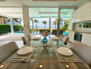 LUXURY BEACH APARTMENT & SEA VIEW and PRIVATE POOL