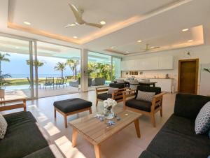 LUXURY BEACH APARTMENT & SEA VIEW and PRIVATE POOL
