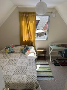 Habitación cama 2 P, en zona residencial cerca Mall plaza, UCM, Casino Talca