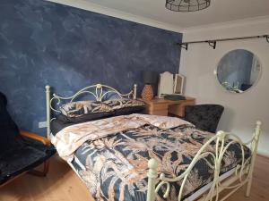 Driftmark Beachfront location Aberavon Beach Sea Views Large Driveway parking private site fibre optic wi fi