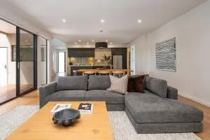 Aura Family Home by the Bay - Муреббін