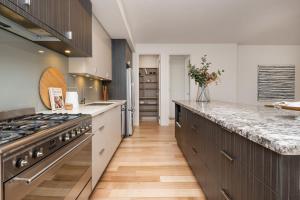 Aura Family Home by the Bay