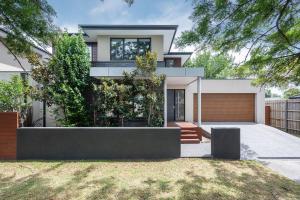 Aura Family Home by the Bay