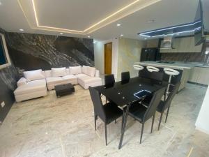 Casa de lujo en barrio popular