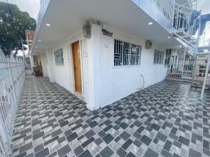 Casa de lujo en barrio popular