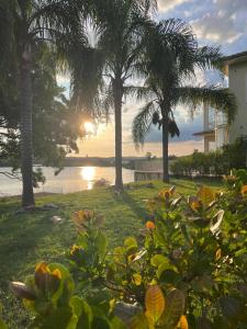 Mansão com vista para lago