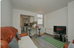 Affordable 3 bed house Stoke-on-Trent for families and contractors