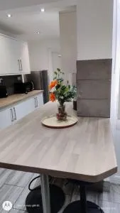 Affordable 3 bed house Stoke-on-Trent for families and contractors - Fenton