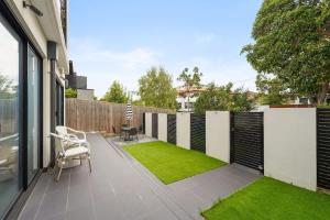 XV - Sun Soaked Ultimate Bentleigh Convenience