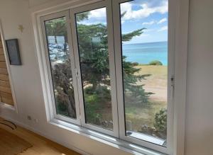 THE SHACK - panoramic beach and ocean views