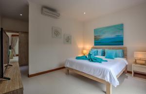 Central Seminyak, 3br, Ensuites, Sleep 6, Peaceful