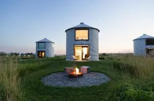 Clark Farm Silos - 5 Silo Mountain View Retreat - Creston