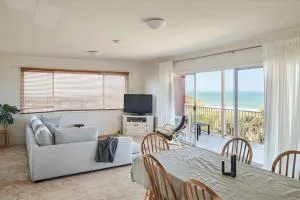 Golden Gully Beach Shack - A Relaxed Oceanfront Stay - Aireys Inlet