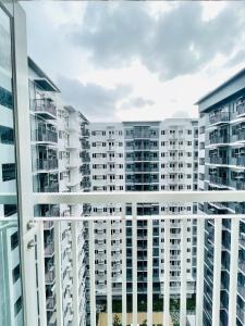 SM 6 Cozy Minimalist Studio