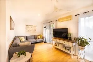 Stylish 3-BR Home in the Heart of the Gold Coast - Mudgeeraba