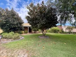 The Beachcombers Hideaway - بوسيلتون