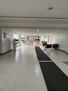 1-bedroom Condo Unit with PS5, Netflix & Pool near SM Fairview