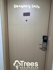 1-bedroom Condo Unit with PS5, Netflix & Pool near SM Fairview