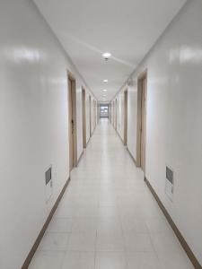 1-bedroom Condo Unit with PS5, Netflix & Pool near SM Fairview