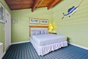 Oceanfront Inn Room #14- Inlet View- King Bed