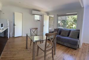 Studio house Unit in Dundas Valley