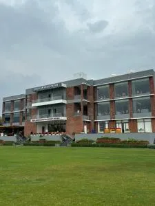 Hotel City Square - 丁迪古尔