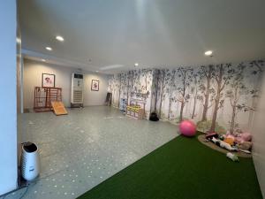 Studio Unit Amaia Skies Shaw