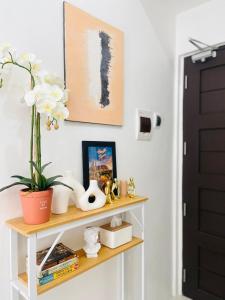 WV 21 Bright & Airy Studio