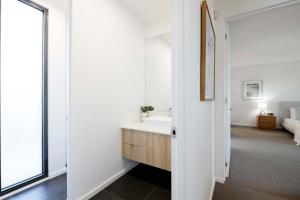 Anglesea Coastal Getaway - Prime Location