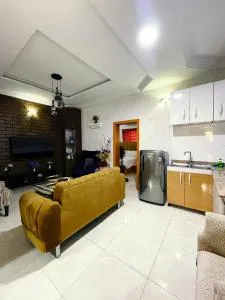 Modern 2BDR Apt - 247 power supply, Porch, Wi-Fi,Kitchenette & 5 mins DRV to Airport - Obanikoro