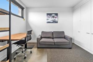 Pristine 1-Bed Apartment near Local Cafes