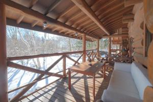 나가노 CUE iizuna Private Forest Log Cabin,1 Group per day,Ski Trip,Family Retreat 숙소 로비