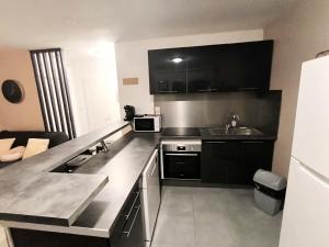 Appartements LeRelaisdOdile - Ideal PRO & Couple - Studio Cosy - Proche Metro - Parking Gratuit - Mons-en-Baroeul - - WIFI HD - Smart TV - Entree Autonome : photos des chambres