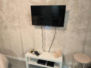 Appartements LeRelaisdOdile - Ideal PRO & Couple - Studio Cosy - Proche Metro - Parking Gratuit - Mons-en-Baroeul - - WIFI HD - Smart TV - Entree Autonome : photos des chambres