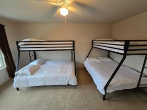 Dallas Lakeside Bliss Stay - Private Pool, Air hockey and High speed internet