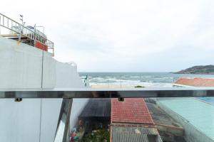 Villa Nguyên Căn 8 Phòng Ngủ View Biển