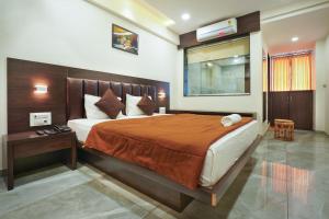 Sayaji Lodging