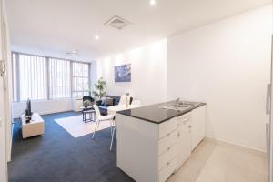 Prime Located 2BR1BA Apt in Mel with Study