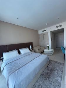 Seafront Escape Infinity Pool & Private Beach