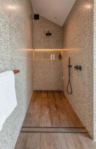 the attic - luxury harbourside suite