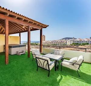 4 Bedroom Villa with Jacuzzi, heated Swimmingpool, front Ocean and view ! - Palm-mar