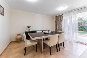 4 Bedroom Villa with Jacuzzi, heated Swimmingpool, front Ocean and view !