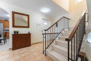4 Bedroom Villa with Jacuzzi, heated Swimmingpool, front Ocean and view !